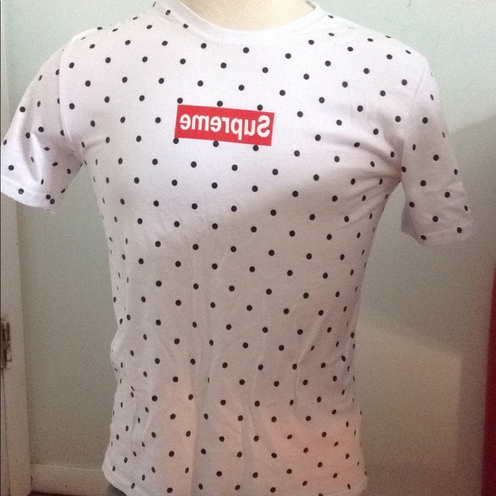 Supreme shirt Mens XL fits like medium